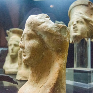 Padria, museo civico archeologico. Thymiateria a testa di dea kernophoros di età repubblicana. (foto Angelo Marras)