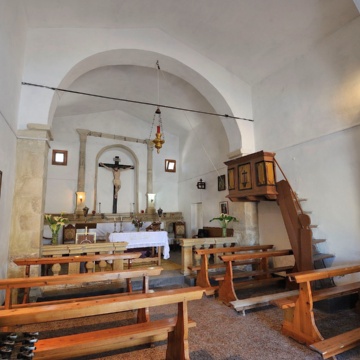 Romana, chiesa di Santa Croce. Interno. (foto Ivo Piras)