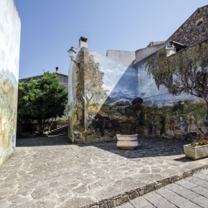 Mara, itinerario Il centro storico. Murales nei pressi del giardino Peralta. (foto Angelo Marras)