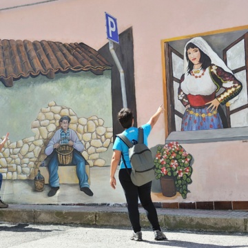 Romana, murales nel centro storico (foto Ivo Piras)