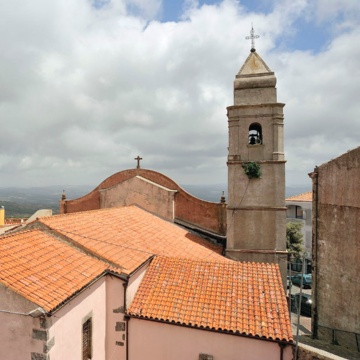 Villanova Monteleone, chiesa di San Leonardo. Campanile. (foto Ivo Piras)