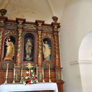 Villanova Monteleone, chiesa di San Leonardo. Altare ligneo policromato settecentesco. (foto Ivo Piras)