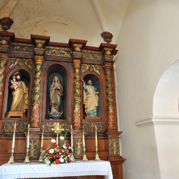 Villanova Monteleone, Church of San Leonardo. Eighteenth-century polychrome wooden altars. (photo Ivo Piras)