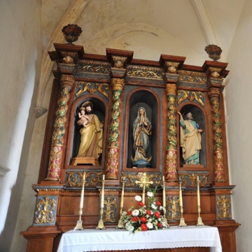 Villanova Monteleone, chiesa di San Leonardo. Altare ligneo policromato settecentesco. (foto Ivo Piras)