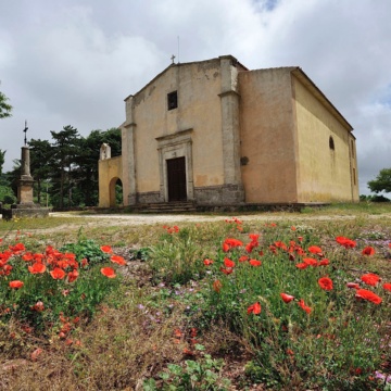 Villanova Monteleone, santuario di Interrios. Facciata della chiesa. (foto Ivo Piras)
